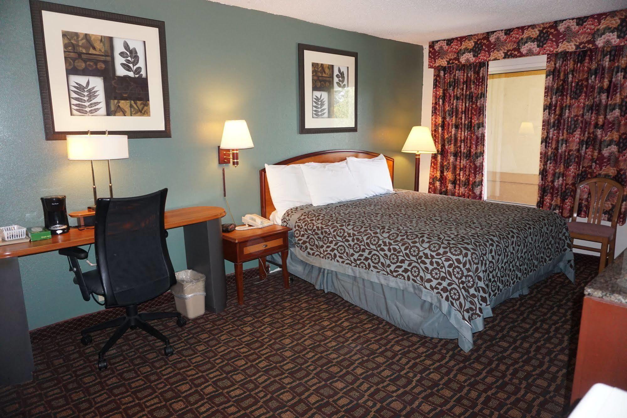 Hotel Days By Wyndham Wheeler Road 2*